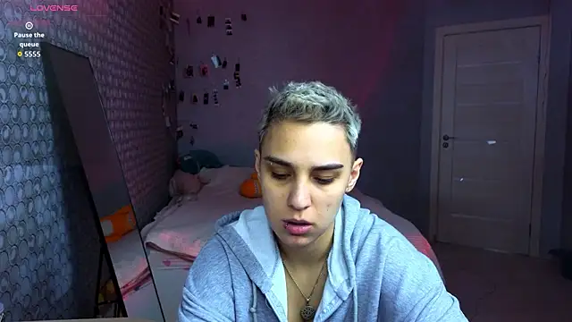 Snapshot of LuxuryLoverss chatting on 24, 3, 2026 LuxuryLoverss online show from 24, 3, 2026