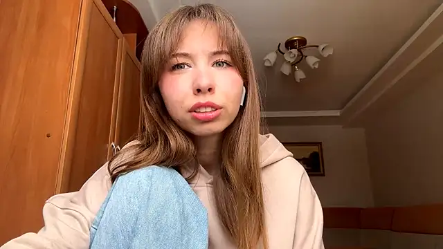 SerenaHawthorne online show from 27, 2, 2026