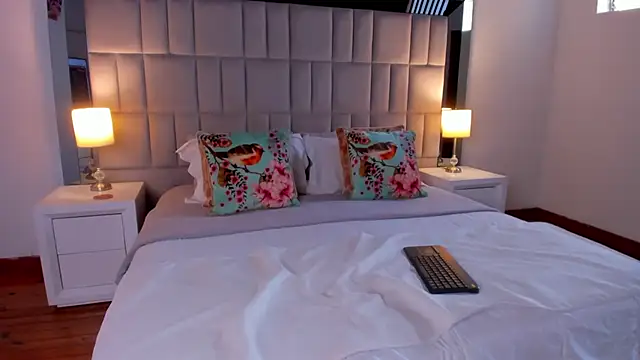 Tiffanyy Lam online show from 4, 3, 2026