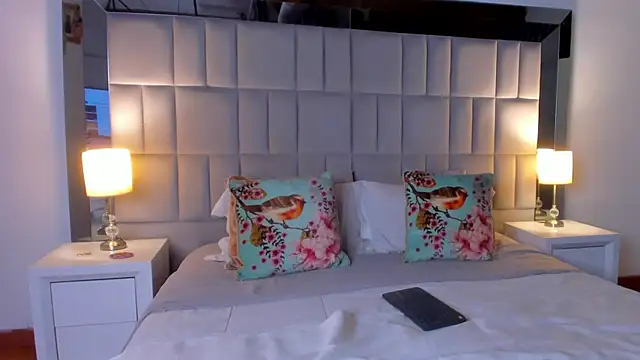 Tiffanyy Lam online show from 6, 3, 2026