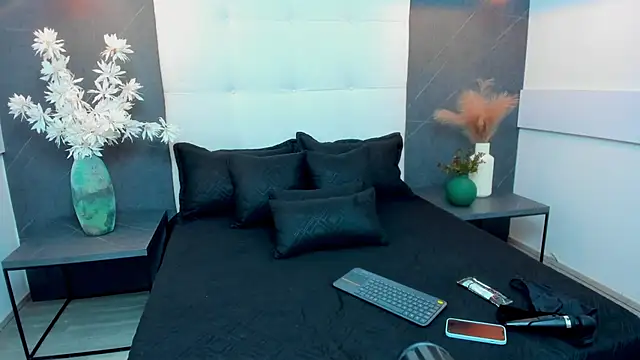 Tiffanyy Lam online show from 1, 4, 2026