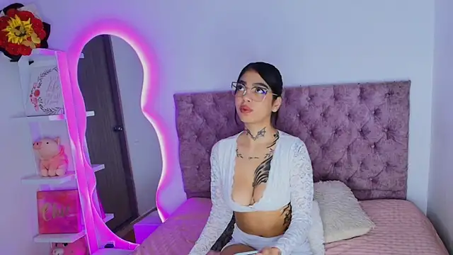 Snapshot of CamilaVelour chatting on 11, 3, 2026 CamilaVelour online show from 11, 3, 2026