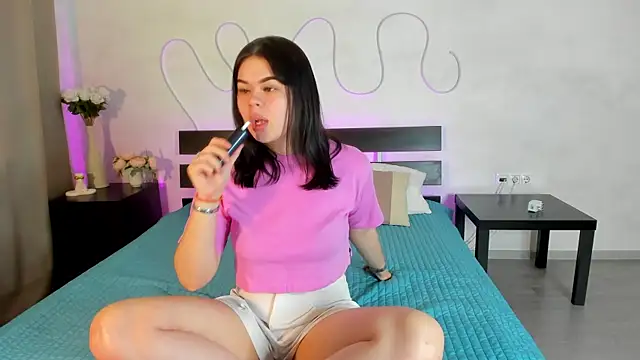 Snapshot of Alicia-long chatting on 8, 4, 2026 Alicia-long online show from 8, 4, 2026