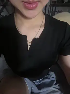 Snapshot of Sullys_ chatting on 12, 3, 2026 Sullys online show from 12, 3, 2026