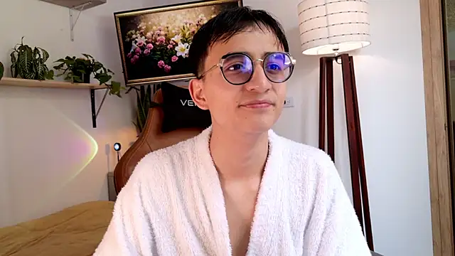 Snapshot of Sr_evann chatting on 4, 3, 2026 Sr evann online show from 4, 3, 2026