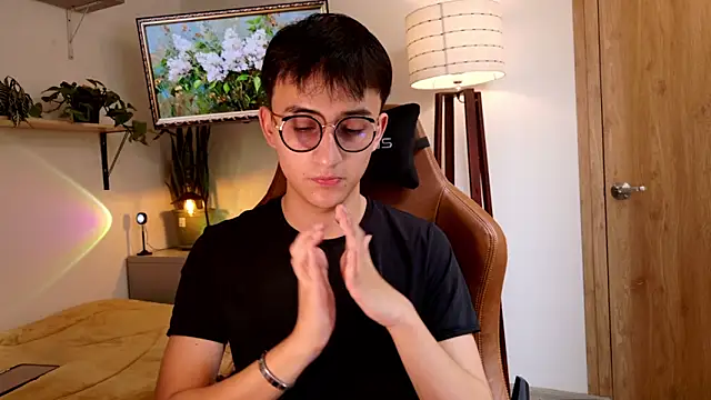 Snapshot of Sr_evann chatting on 5, 3, 2026 Sr evann online show from 5, 3, 2026