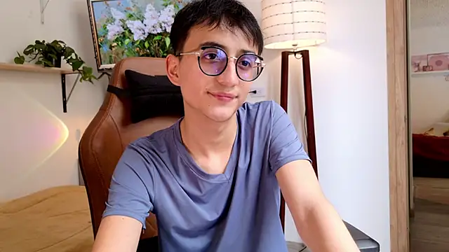 Snapshot of Sr_evann chatting on 8, 3, 2026 Sr evann online show from 8, 3, 2026