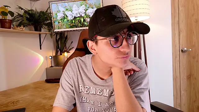 Snapshot of Sr_evann chatting on 4, 4, 2026 Sr evann online show from 4, 4, 2026