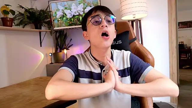 Snapshot of Sr_evann chatting on 5, 4, 2026 Sr evann online show from 5, 4, 2026