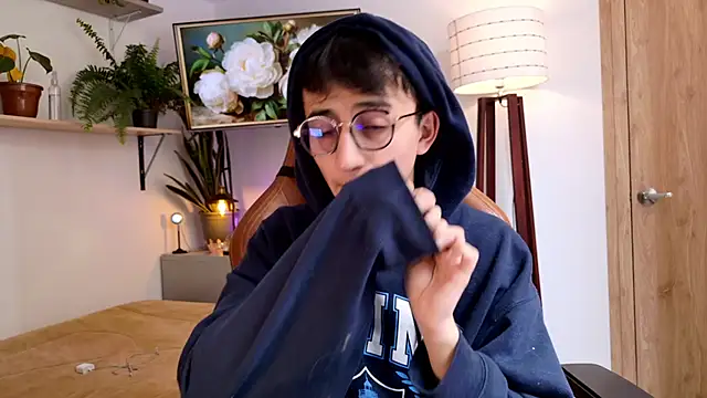 Snapshot of Sr_evann chatting on 10, 4, 2026 Sr evann online show from 10, 4, 2026