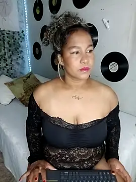 Snapshot of medusafox_ chatting on 11, 4, 2026 medusafox online show from 11, 4, 2026