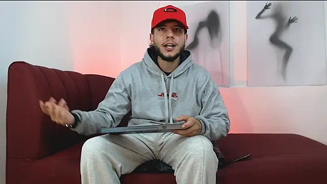 Snapshot of luxesmith chatting on 3, 3, 2026 luxesmith online show from 3, 3, 2026