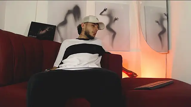 Snapshot of luxesmith chatting on 6, 3, 2026 luxesmith online show from 6, 3, 2026