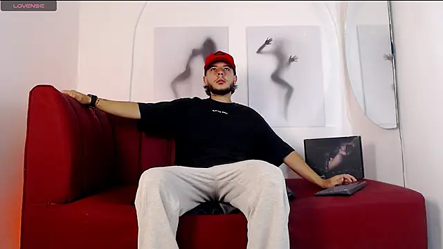 Snapshot of luxesmith chatting on 9, 3, 2026 luxesmith online show from 9, 3, 2026