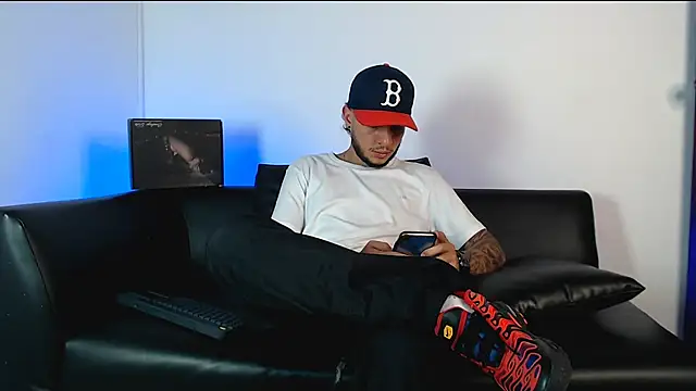 Snapshot of luxesmith chatting on 13, 3, 2026 luxesmith online show from 13, 3, 2026