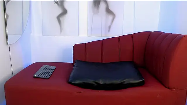 Snapshot of luxesmith chatting on 19, 3, 2026 luxesmith online show from 19, 3, 2026