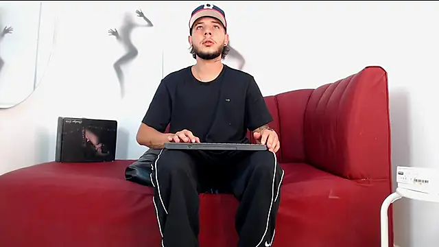 Snapshot of luxesmith chatting on 19, 3, 2026 luxesmith online show from 19, 3, 2026