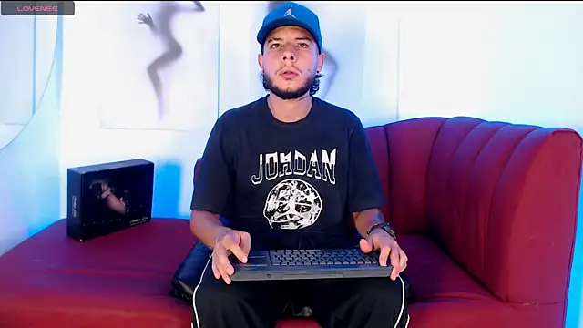 Snapshot of luxesmith chatting on 7, 4, 2026 luxesmith online show from 7, 4, 2026