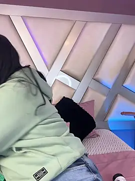 Ashleeyprincess01 online show from 18, 3, 2026