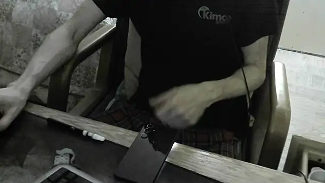 Snapshot of FiSTALiTY chatting on 4, 4, 2026 FiSTALiTY online show from 4, 4, 2026