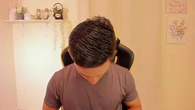 sexy andres01 online show from 13, 3, 2026