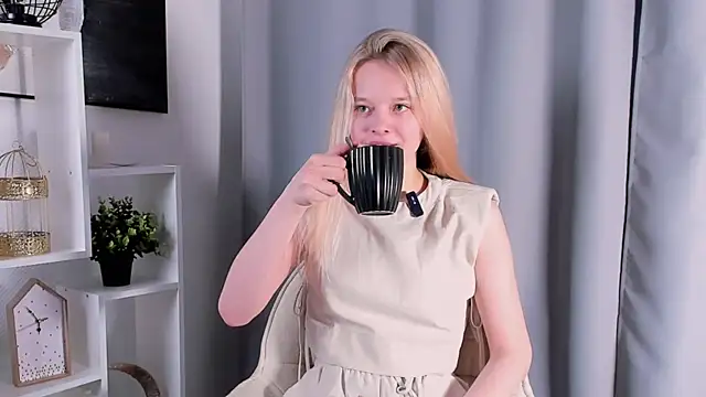 AnnaleeVelez online show from 27, 2, 2026