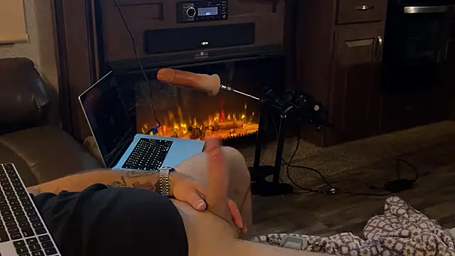 helovesanalbicouple online show from 7, 3, 2026