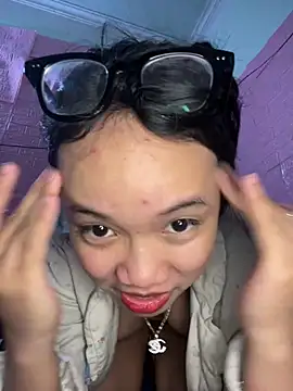 Snapshot of Leeeeiu chatting on 4, 3, 2026 Leeeeiu online show from 4, 3, 2026