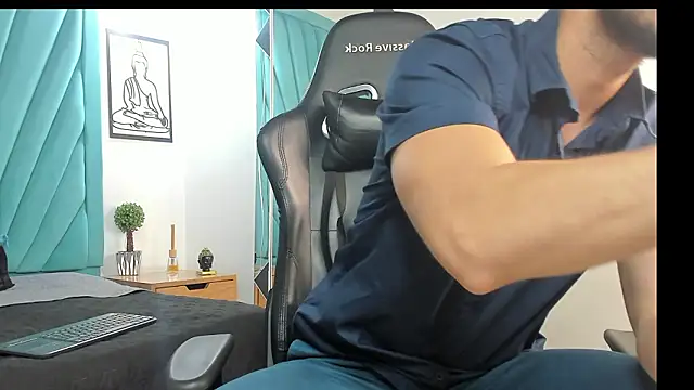 Snapshot of leo_carter chatting on 3, 3, 2026 leo carter online show from 3, 3, 2026