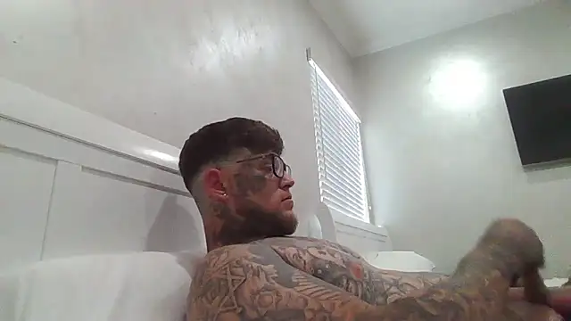 Darkcrowncouple online show from 16, 3, 2026