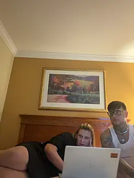 Darkcrowncouple online show from 23, 3, 2026