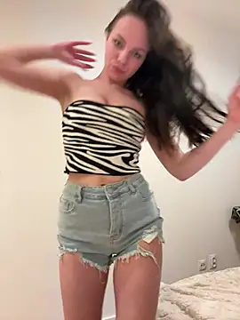 Snapshot of KamilaIv chatting on 18, 3, 2026 KamilaIv online show from 18, 3, 2026