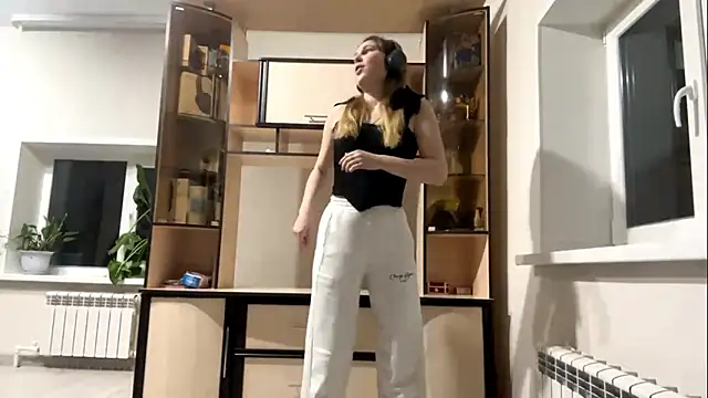 Snapshot of JoanieMochel chatting on 7, 3, 2026 JoanieMochel online show from 7, 3, 2026