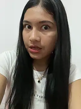 Snapshot of Isabella-Marin chatting on 4, 3, 2026 Isabella-Marin online show from 4, 3, 2026