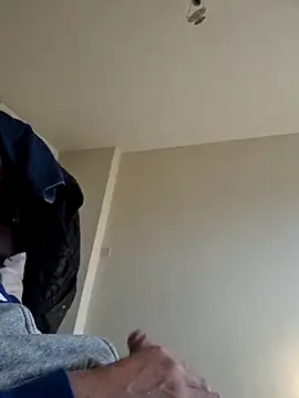 hulllad40 online show from 6, 3, 2026