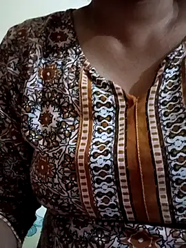 Snapshot of brinda_khanna chatting on 8, 3, 2026 brinda khanna online show from 8, 3, 2026