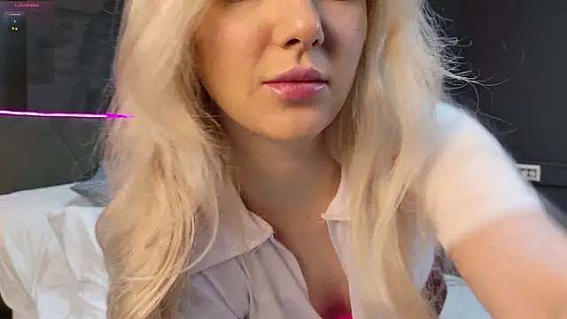 Snapshot of SiennaVoss chatting on 17, 3, 2026 SiennaVoss online show from 17, 3, 2026