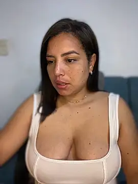 Snapshot of Kira33_ chatting on 11, 3, 2026 Kira33 online show from 11, 3, 2026