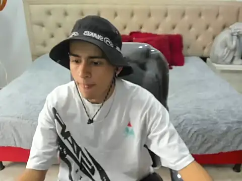 Snapshot of Cristoferr_10 chatting on 15, 3, 2026 Cristoferr 10 online show from 15, 3, 2026