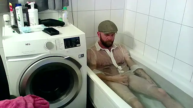 Snapshot of mrmoi1234 chatting on 22, 3, 2026 mrmoi1234 online show from 22, 3, 2026