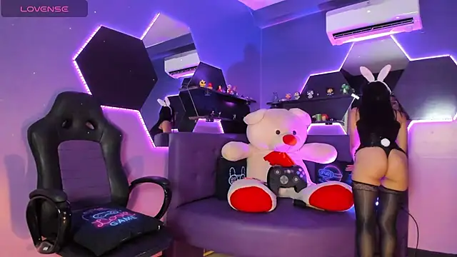 DaphneHarrison online show from 22, 3, 2026