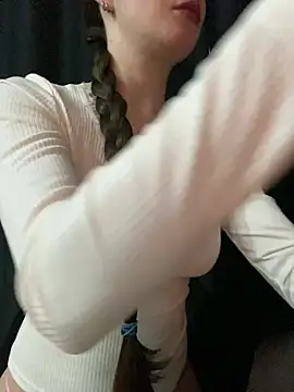 Snapshot of shrie_beverlyy045 chatting on 5, 4, 2026 shrie beverlyy045 online show from 5, 4, 2026