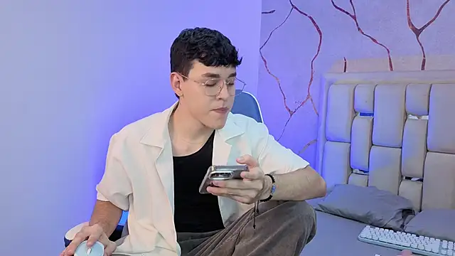 Tom Parker  online show from 21, 3, 2026