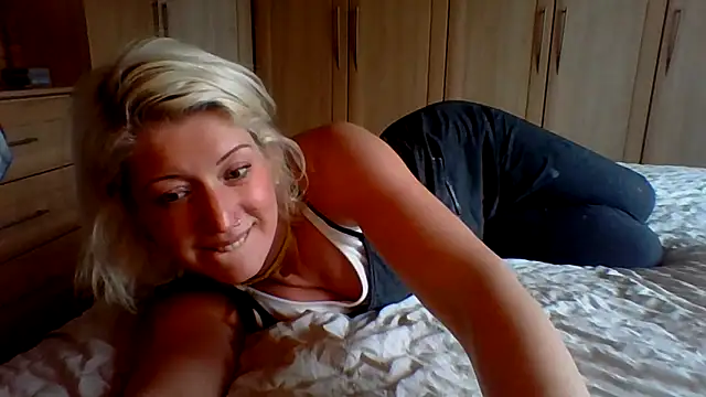 Snapshot of BlackbirdBay chatting on 23, 3, 2026 BlackbirdBay online show from 23, 3, 2026