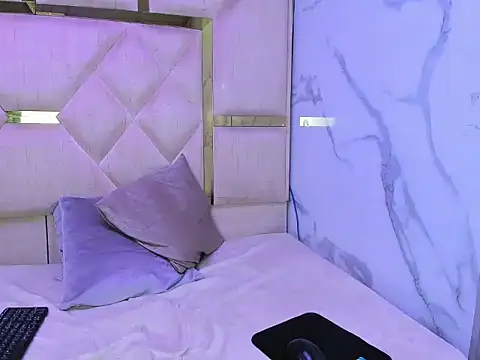 LunaaCastillo online show from 6, 4, 2026