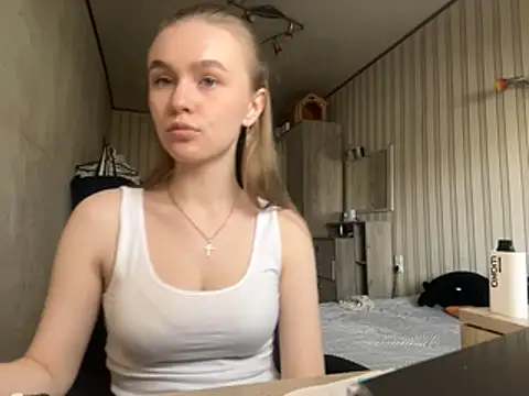 Snapshot of melissashineeee chatting on 9, 4, 2026 melissashineeee online show from 9, 4, 2026