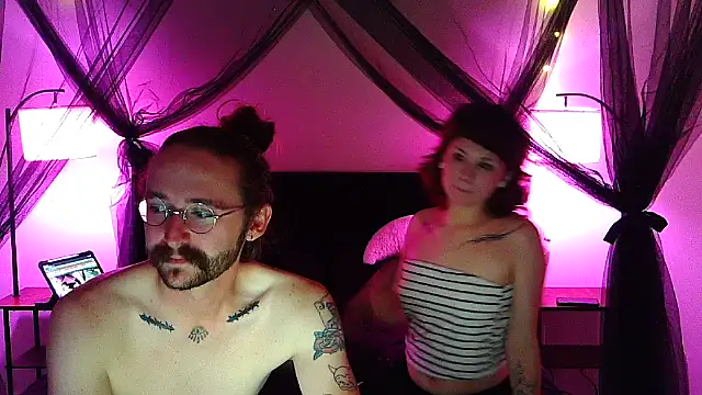 Snapshot of Rose_n_Hippie chatting on 28, 3, 2026 Rose n Hippie online show from 28, 3, 2026