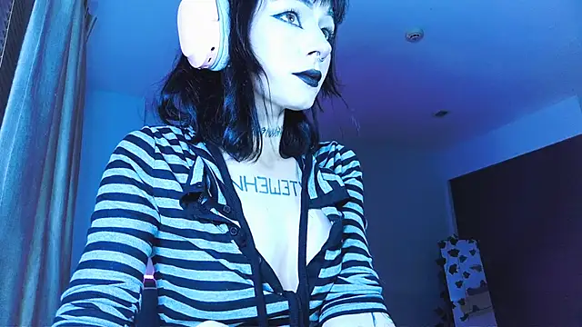 Snapshot of H3xD0ll chatting on 3, 4, 2026 H3xD0ll online show from 3, 4, 2026