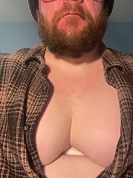 hugemanbreasts online show from 29, 3, 2026