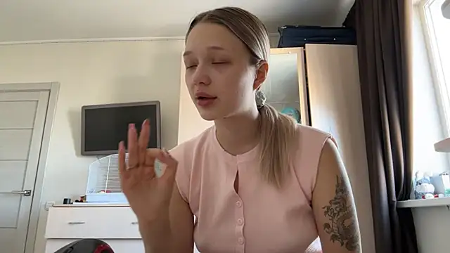 Snapshot of KazukoChristie chatting on 30, 3, 2026 KazukoChristie online show from 30, 3, 2026